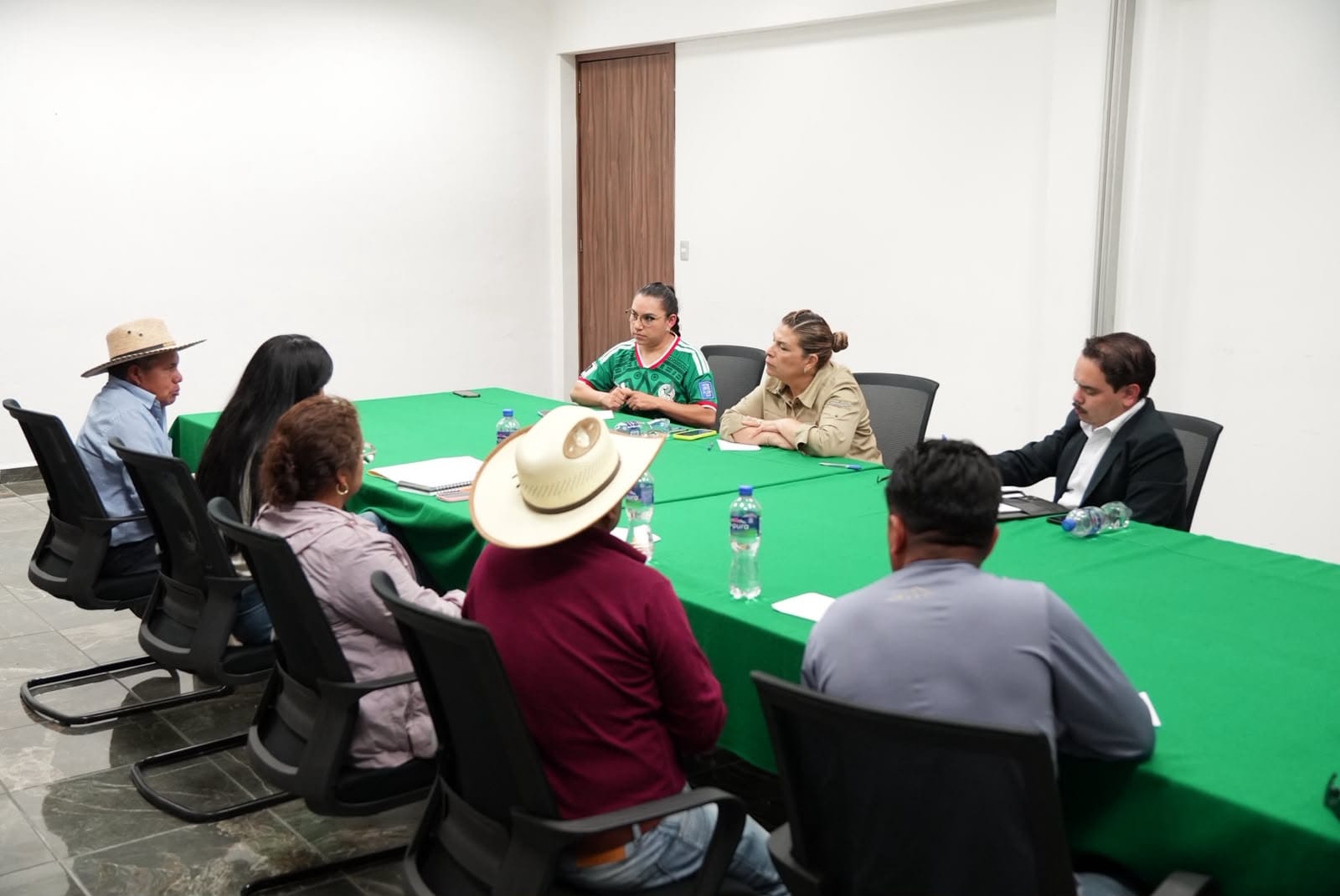 Atienden diputados a comisión de productores, ejidatarios y pobladores de Ixtenco